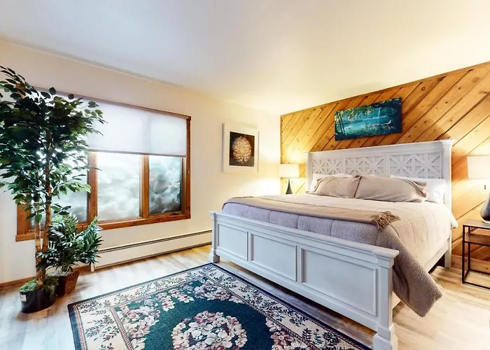 Snowcreek I #11 Condo